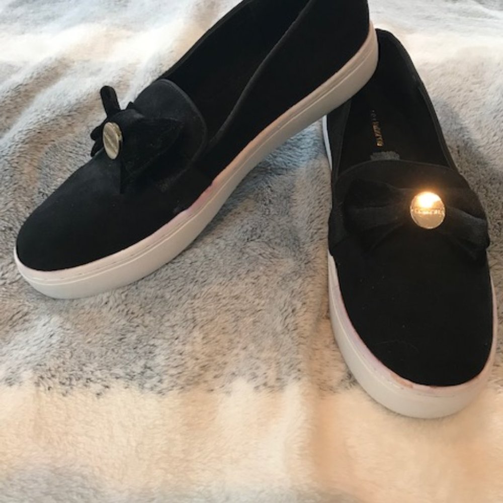 Liz Claiborne Black velvet sneakers 8